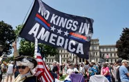 Biểu tình "Nước Mỹ không Vua" rầm rộ khắp Mỹ phản đối chính sách của ông Trump