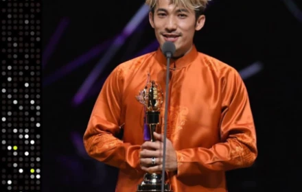 Tự hào! 🤩 Diễn viên Liêm Bỉnh Phát đoạt giải 'Nam chính xuất sắc nhất' tại Kim Chung 2025, trở thành người Việt đầu tiên trở thành Thị đế Kim Chung