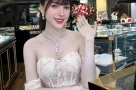Xôn xao cõi mạng: Bất chấp nắng gắt, nhiều người chụp ảnh trước dinh thự 500 tỉ đồng của Ngân Collagen