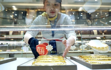Giá vàng trong nước sẽ ra sao sau 9h sáng nay khi giá vàng thế giới lao dốc?