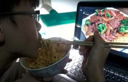 Thầy gì qua câu chuyện “ăn mì tôm trong lớp” đang xôn xao cộng đồng?