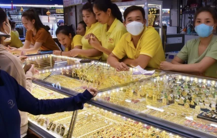 Vì sao giá vàng trong nước đang đắt hơn thế giới hơn 18 triệu đồng/lượng?