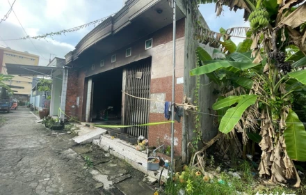 Nửa đêm, đôi nam nữ đang ngủ trong nhà bị người đàn ông buộc cửa rồi đổ xăng đ.ốt nhà