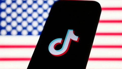 Đối thủ của ChatGPT đề xuất sáp nhập với TikTok ở Mỹ để thoát "bay màu"