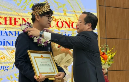 Vinh quang từ tri thức: Hà Nội tặng Bằng khen và thưởng 50 triệu đồng cho quán quân Đường lên đỉnh Olympia 2025