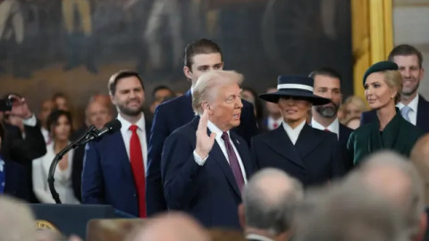 Chưa đầy 24 giờ sau khi lên chức, Trump đã 'tung đòn' làm rung chuyển giới y tế thế giới!