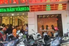 Giá vàng chiều 28/10: Tiếp tục giảm sâu, người dân ồ ạt đi bán, cửa hàng “thừa vàng” trả khách