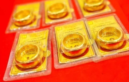 Giá vàng đang giảm mạnh khiến người mua nhận giấy hẹn tuần trước sốc!