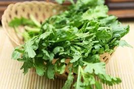 Những người không nên ăn rau cải cúc