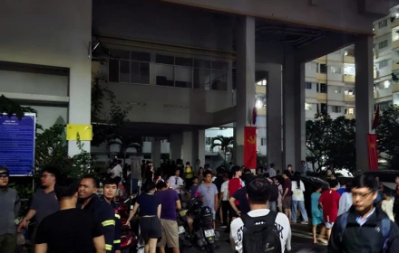 Cháy chung cư ở TP HCM, 3 người kẹt trong thang máy