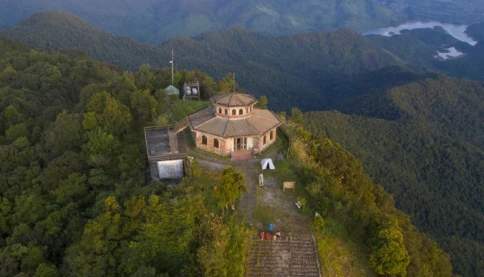 Vì sao đỉnh Bạch Mã là tâm mưa của thế giới?