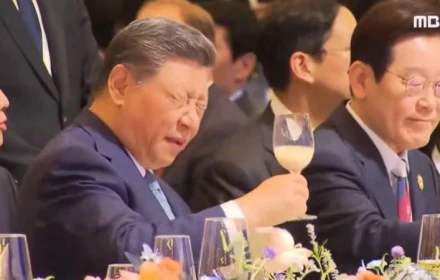 Biểu cảm hiếm thấy ở ông Tập Cận Bình