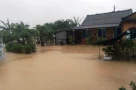 Lũ mới chồng lên hai lũ cũ, Huế tái ngập lụt nhiều nơi, nhiều nhà kiệt sức vừa dọn nhà đã lo lụt tiếp