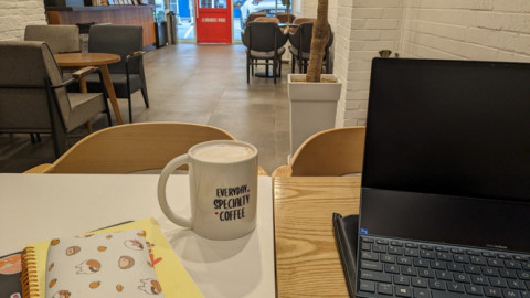 Hàn Quốc rộ trend cà phê học tập: những "thượng đế" được mời chào mang sách vở, laptop ra quán cà phê cày bài