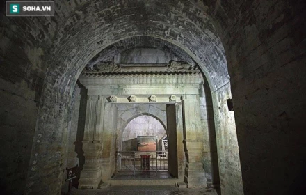 Vì sao lăng mộ Càn Long được mở cửa cho khách tham quan, còn lăng mộ Khang Hi thì không?