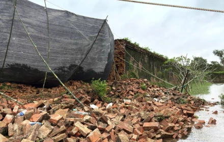 Sập tường Hoàng thành Huế