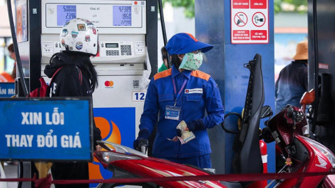 Giá xăng vừa giảm lần đầu tiên trong năm 2025