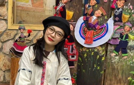 Từ hướng dẫn viên du lịch đến nghệ nhân: Cô gái ‘họa mộc’ Tây Bắc