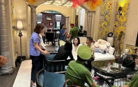 Nóng! Lộ ảnh Đoàn Di Băng mặt suýt bật khóc khi lực lượng chức năng đến khám nhà 😳‼️