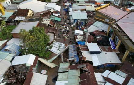 Chợ, nhà máy, đường phố tan hoang sau bão Kalmaegi