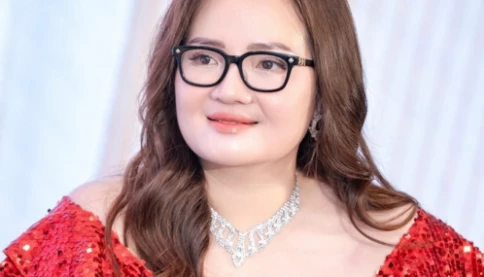 Xong phim: Kê biên hai bất động sản hơn 300 tỷ đồng của Hoàng Hường👇