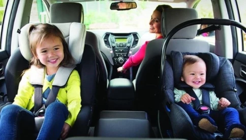 Từ 01/01/2026: Chở trẻ em trên ô tô bắt buộc phải có ghế an toàn 👶