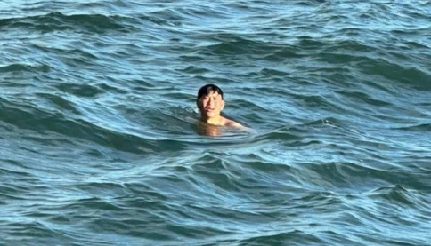 Người đàn ông Lý Sơn gần 24 tiếng bơi bộ không áo phao, rớt nước mắt câu nói đầu tiên khi được cứu