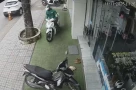Choáng: Camera ghi cảnh đối tượng bẻ khóa, trộm xe máy trong chưa đầy 10 giây