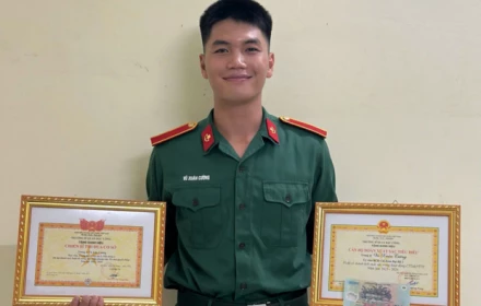 Thủ khoa đặc công nước kể 24 giờ thả trôi trên biển, vừa bơi vừa ăn cháo