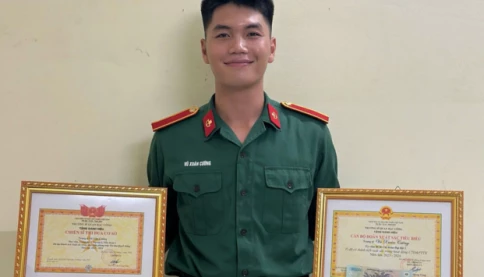 Thủ khoa đặc công nước kể 24 giờ thả trôi trên biển, vừa bơi vừa ăn cháo