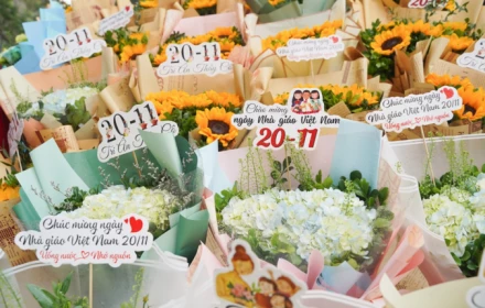 Đẹp cho mùa 20/11: Hoa tươi nhường chỗ cho học bổng