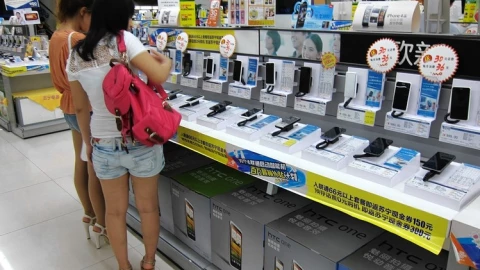 Báo Hàn thở dài ngày đầu năm: Đồ điện tử Hàn Quốc đang bị Trung Quốc qua mặt trên toàn cầu