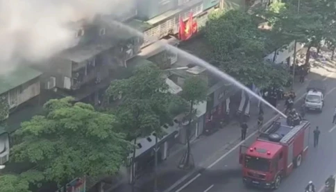 Hình ảnh cháy 'chuồng cọp' ở khu tập thể cũ Hà Nội