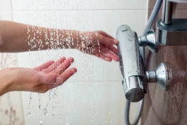 Nên tắm nhiều hay ít? Nếu từ bỏ hoàn toàn việc tắm rửa thì sẽ ra sao?