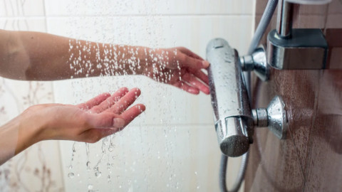 Nên tắm nhiều hay ít? Nếu từ bỏ hoàn toàn việc tắm rửa thì sẽ ra sao?