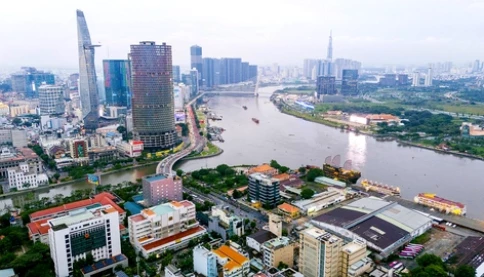 TPHCM MIỄN PHÍ bảo hiểm y tế cho học sinh và người trên 65 tuổi