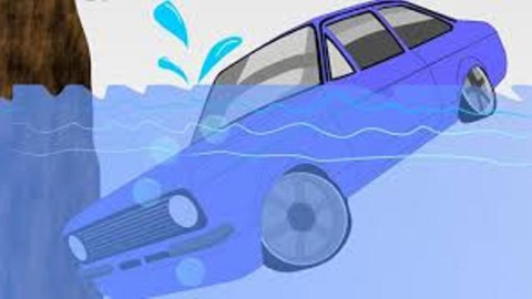 Cảnh sát giao thông chỉ cách thoát khỏi xe bị chìm xuống nước
