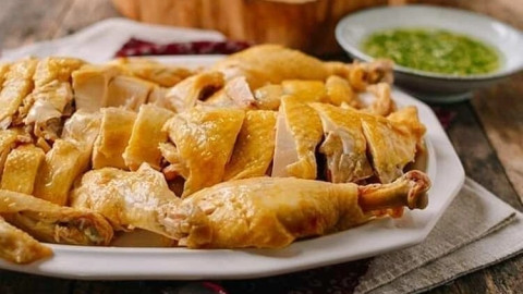 Những nhóm người không nên ăn nhiều thịt gà