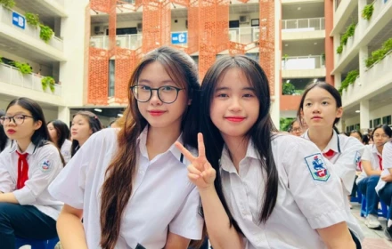 Bộ GD&ĐT đề nghị tạm dừng sắp xếp các trường phổ thông vượt quy mô