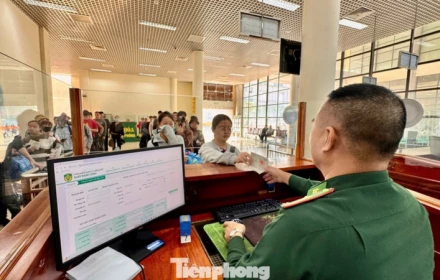 Tăng đột biến người xuất nhập cảnh qua cửa khẩu Móng Cái