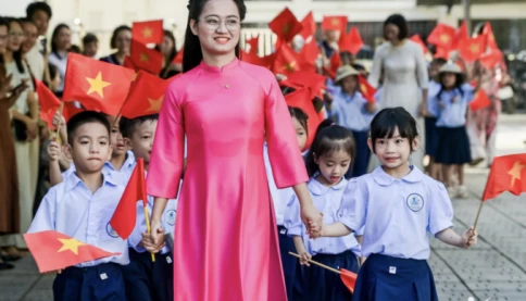 Lời chúc ngày 20/11 cho cô giáo ngắn gọn, ý nghĩa nhất 2025