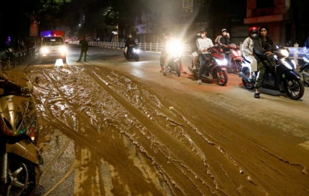 Danh tính nam tài xế lái ô tô tải làm rơi bùn nhão ra phố ở Hà Nội