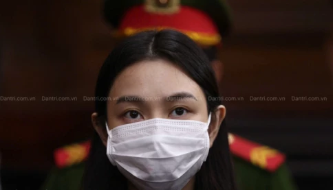 Hình ảnh mới nhất của hoa hậu Thuỳ Tiên, Quang Linh Vlogs, Hằng Du Mục tại phiên toà