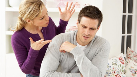 Phát hiện mới: Phụ nữ chỉ nói nhiều hơn đàn ông khi họ 25-65 tuổi