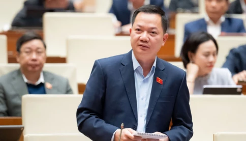 Không thể nói tiết kiệm mà thức, xếp hàng từ 3h sáng để mua vàng miếng