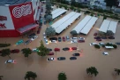 Hàng trăm ô tô ở Nha Trang, Quy Nhơn chìm nghỉm trong nước lụt