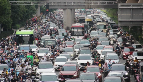 Hướng tới “xanh hóa” 100% phương tiện công cộng tại Hà Nội, TPHCM vào năm 2030