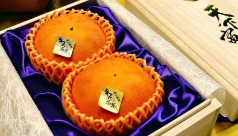 Bất ngờ với cặp hồng Nhật Bản được bán với giá 187 triệu đồng