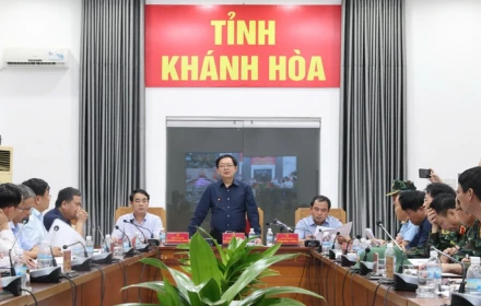 Phó Thủ tướng Hồ Quốc Dũng: Không để người dân kêu cứu trong đêm, bằng mọi cách tiếp cận vùng ngập sâu cứu dân