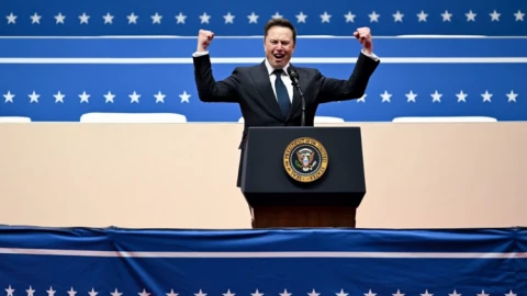Elon Musk và DOGE đã làm gì trong hai tuần qua khiến Mỹ náo loạn?